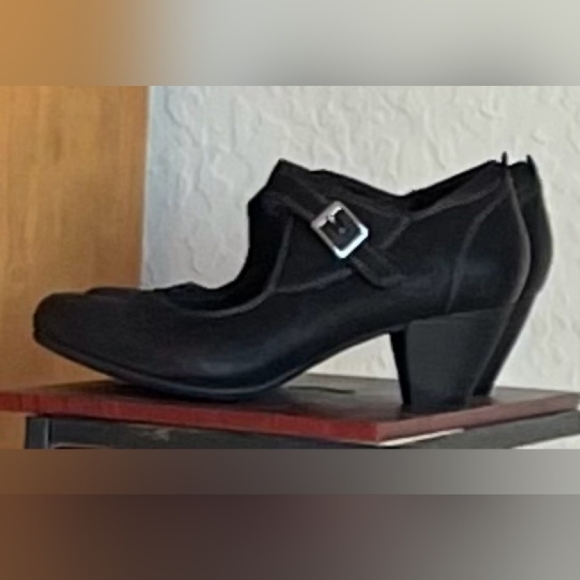 Mary Jane Style Taos  8.5 Black Leather - Picture 2 of 6